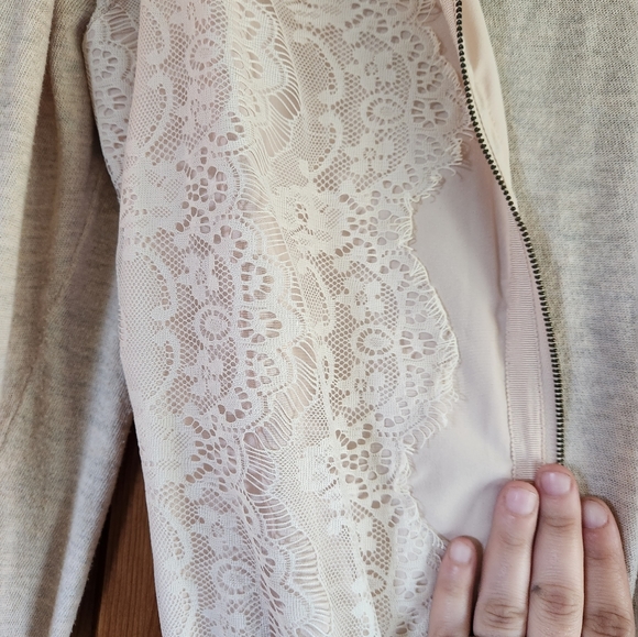 Cream/light tan Sweater with Lace details - Picture 4 of 6